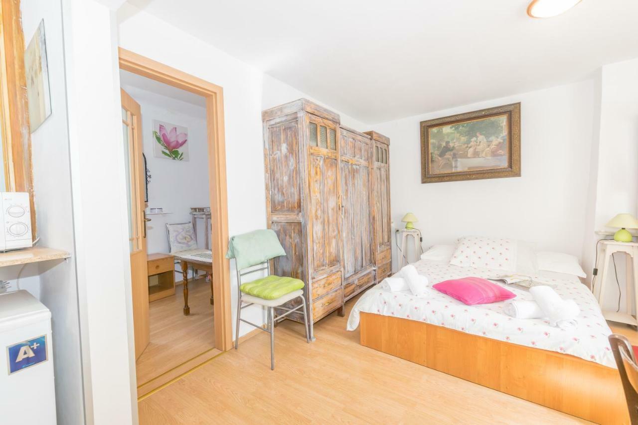 Beautiful Rustical Apt Ana In The Heart Of Rovinj Exterior foto