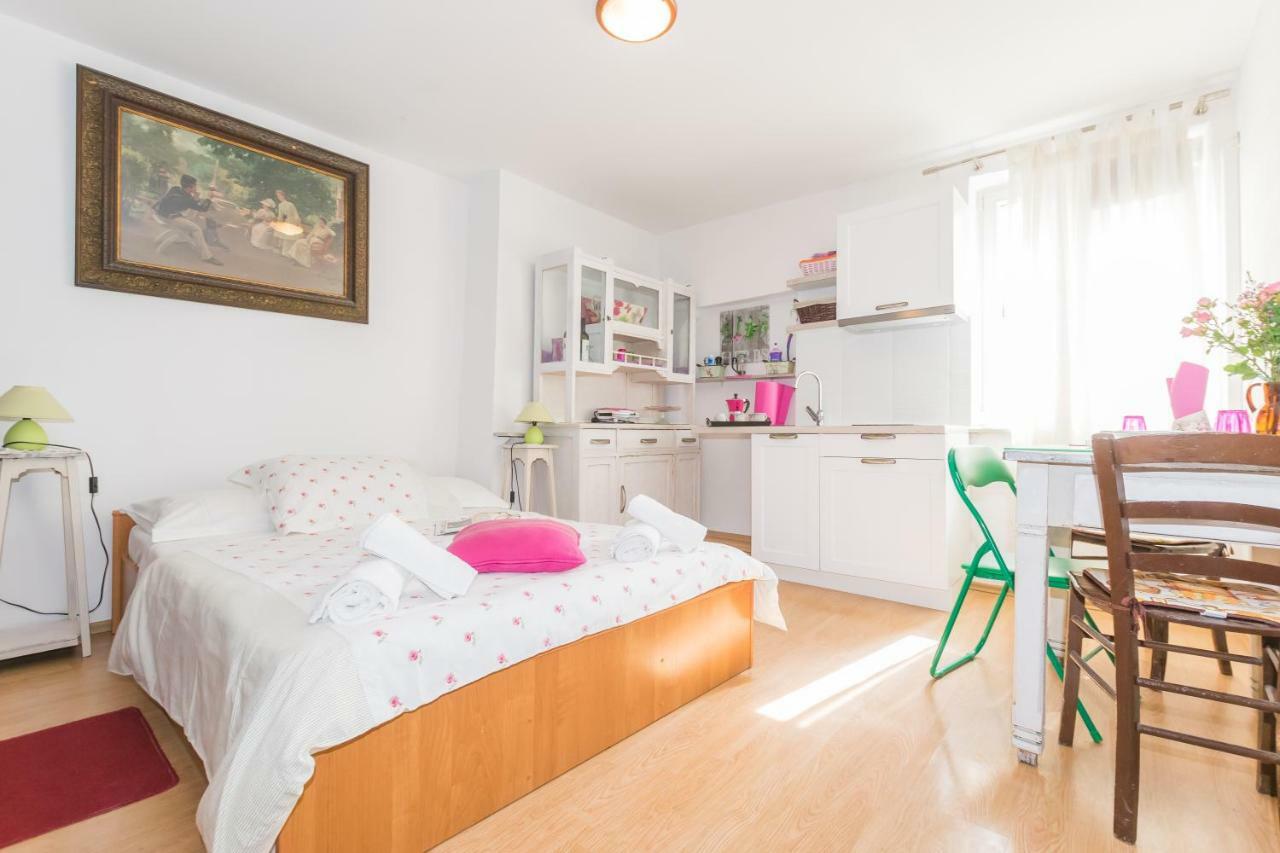 Beautiful Rustical Apt Ana In The Heart Of Rovinj Exterior foto