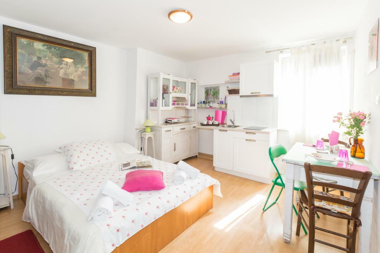 Beautiful Rustical Apt Ana In The Heart Of Rovinj Exterior foto