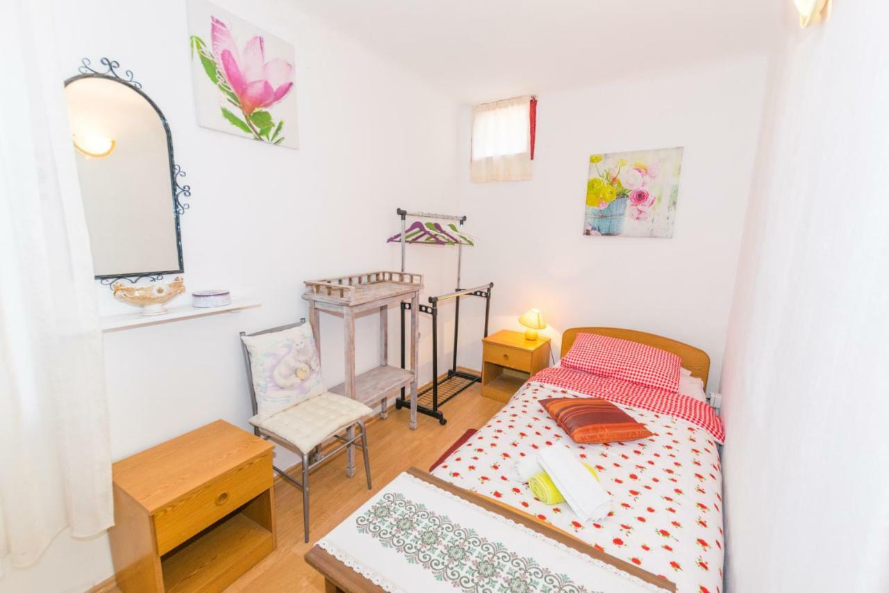 Beautiful Rustical Apt Ana In The Heart Of Rovinj Exterior foto