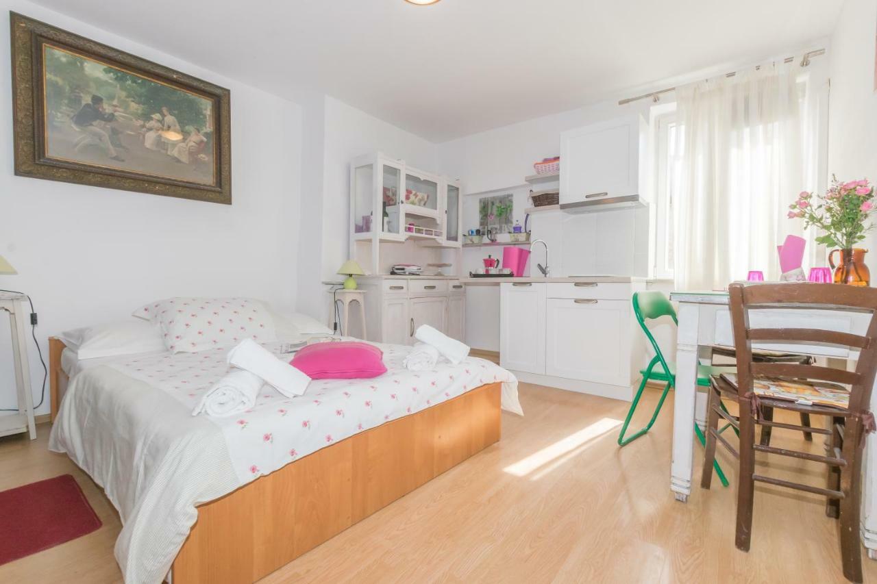 Beautiful Rustical Apt Ana In The Heart Of Rovinj Exterior foto