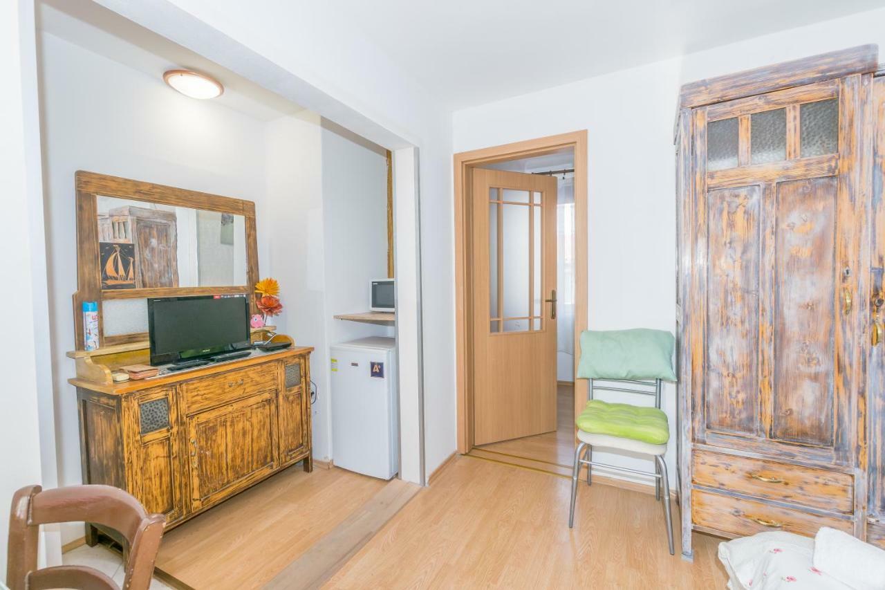 Beautiful Rustical Apt Ana In The Heart Of Rovinj Exterior foto