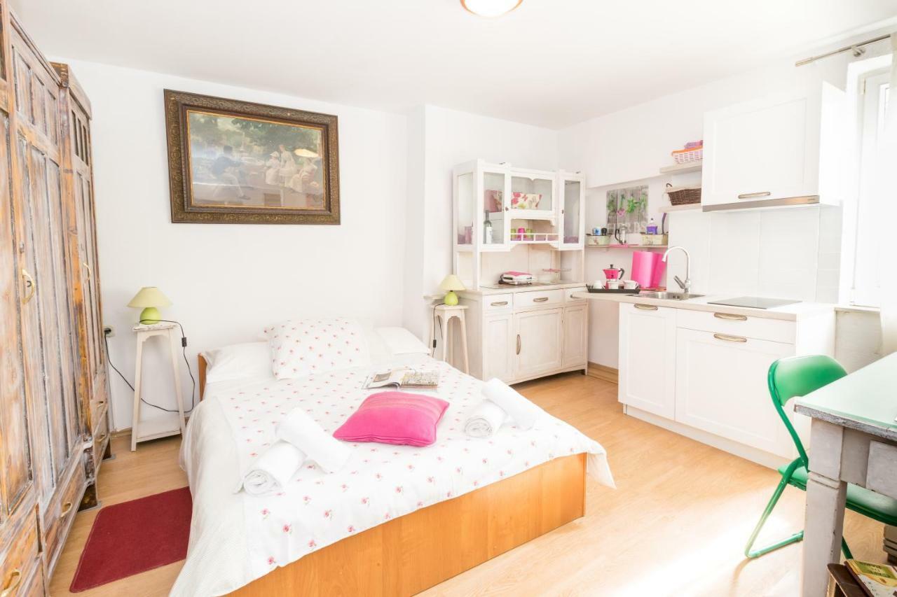 Beautiful Rustical Apt Ana In The Heart Of Rovinj Exterior foto
